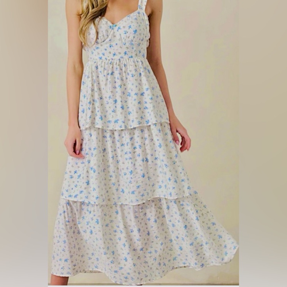 Boutique- White & Pale Blue WILDFLOWERS TIERED MAXI DRESS - Size Medium - Picture 4 of 10